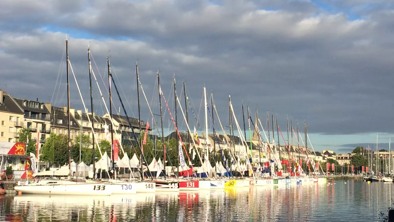 27 Class40 au départ de la Normandy Channel Race!