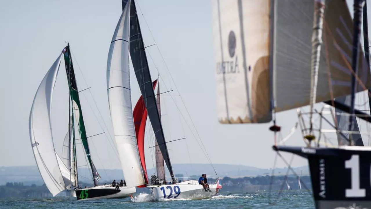 Concise 8 remporte Cowes Dinard!