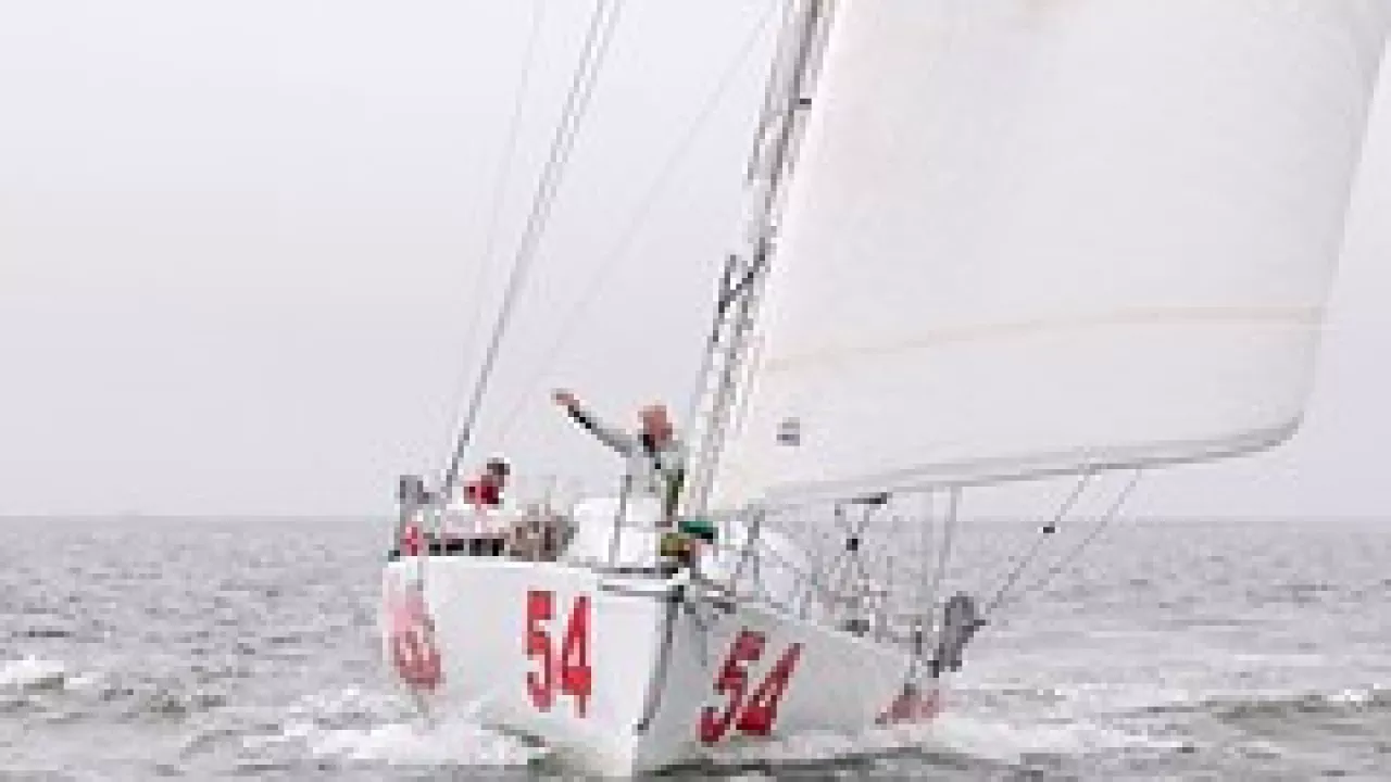 Dragon #54, vainqueur de la 1ère étape de la Bermuda 1-2