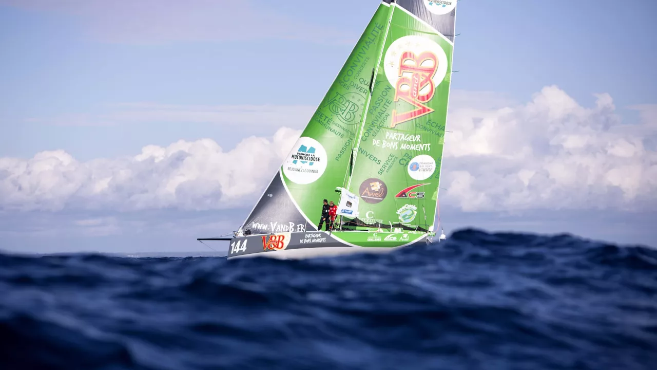 Record battu ! V and B améliore le record de distance parcourue en 24 heures en Class40 !