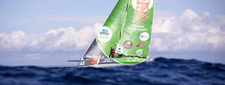 Record battu ! V and B améliore le record de distance parcourue en 24 heures en Class40 !