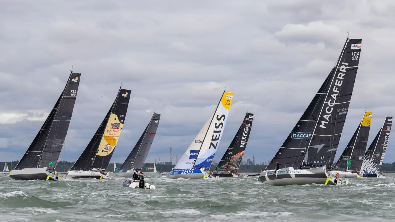 Une bataille stratégique lancée sur la Rolex Fastnet Race