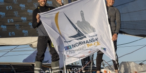 220520ncr1jml9011bd.jpg